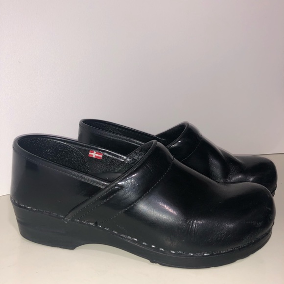 sanita professional clogs